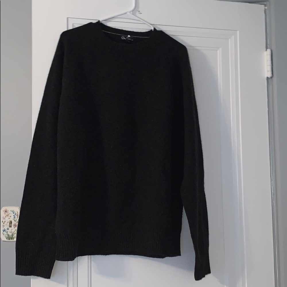 Men’s lambswool material JCREW sweater!